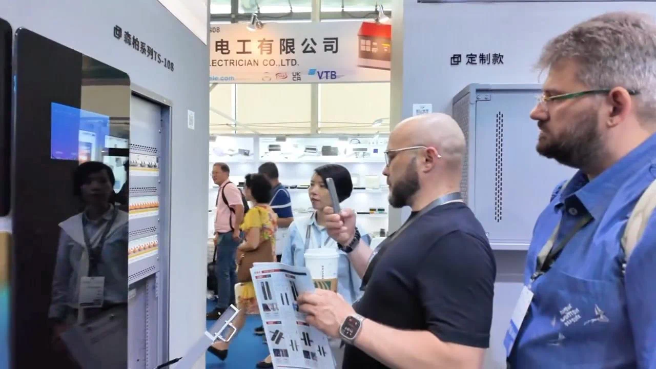 光亚展现场 | 玛德克的快插端子、接零接地排与液压门实物，欢迎来体验。